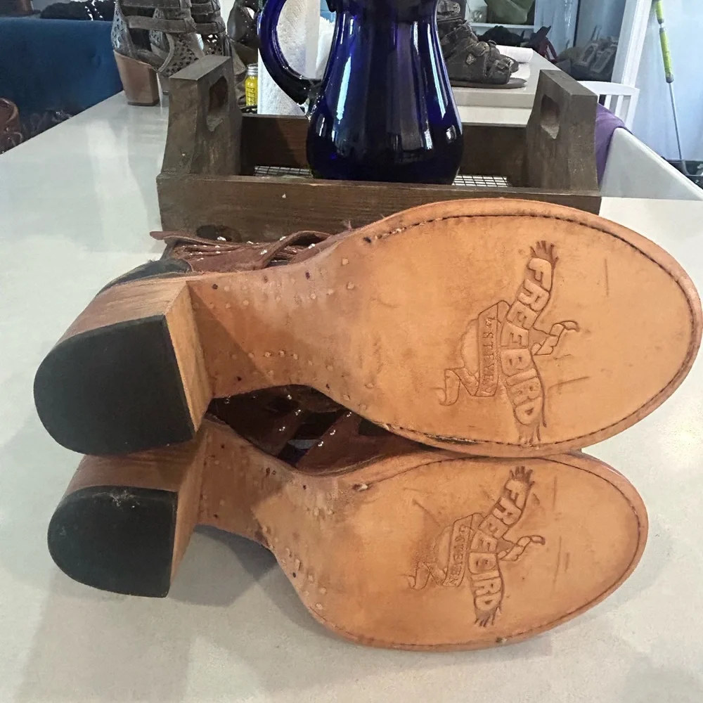 Freebird Lotus Brown Leather Sandals w Studded Detail Size 9, NWOT - Picture 2 of 7